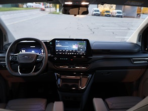 Vehicle image FORD Tourneo C Bus 320 L1 2.0 EcoBlue 170 Titanium