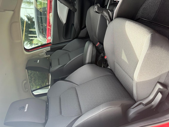 Vehicle image 8 Vehicle image 8