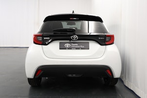 Vehicle image TOYOTA Yaris 1.5 VVT-i HSD Trend