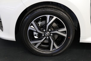 Vehicle image TOYOTA Yaris 1.5 VVT-i HSD Trend