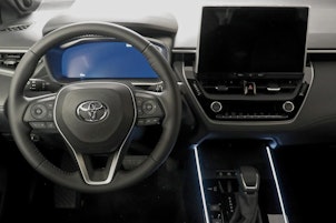 Vehicle image TOYOTA Corolla Cross 2.0 HSD Premium AWD-i