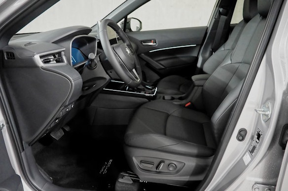 TOYOTA Corolla Cross 2.0 HSD Premium AWD-i 2