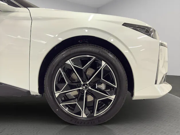 DS Automobiles No4 1.2 Hybrid Pallas