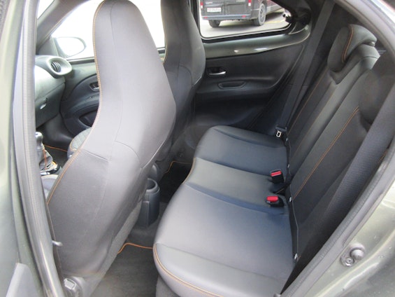 Vehicle image 9