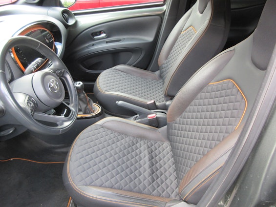 Vehicle image 8