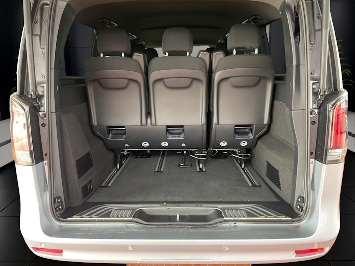 Vehicle image MERCEDES-BENZ V 250