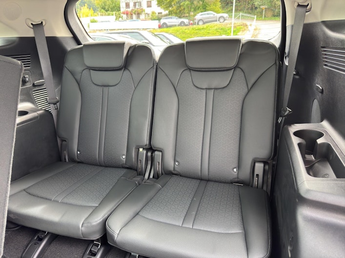 Vehicle image KIA SORENTO