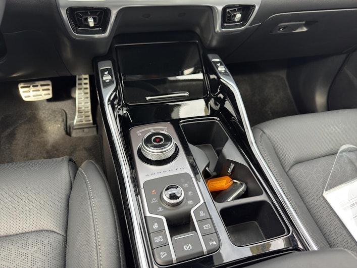 Vehicle image KIA SORENTO