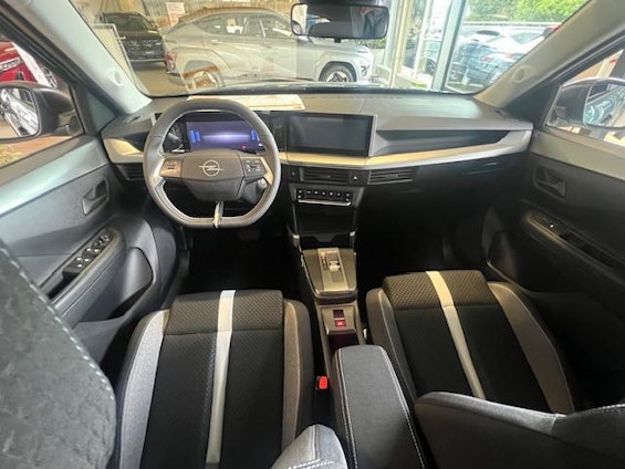 Vehicle image 6