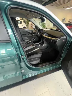 Opel Frontera 1.2 T HEV 145 Edition
