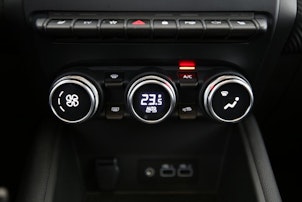 Vehicle image RENAULT Captur 1.6 E-Tech techno