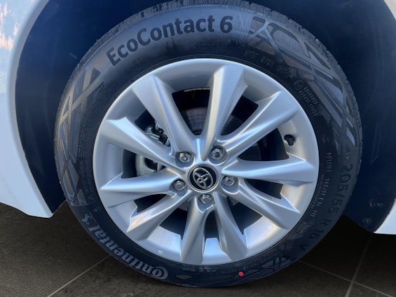 Vehicle image 14
