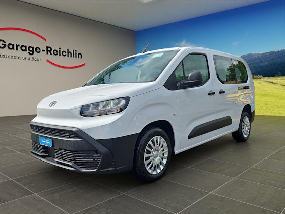 First vehicle image