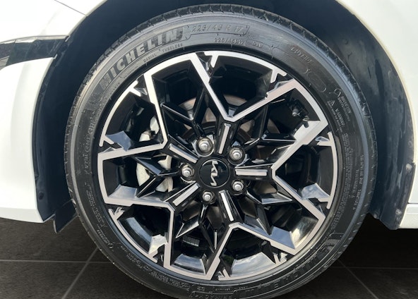 Vehicle image 14 Vehicle image 14