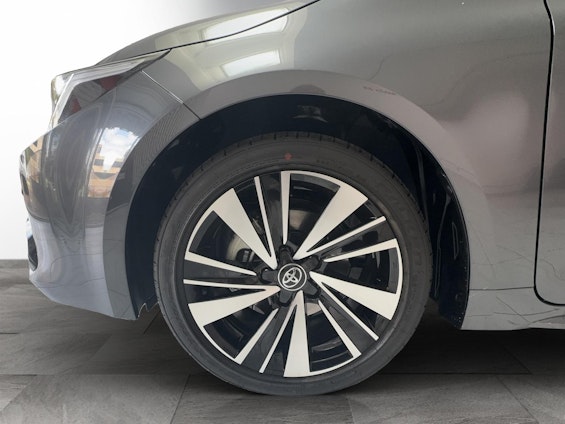 Vehicle image 13 Vehicle image 13