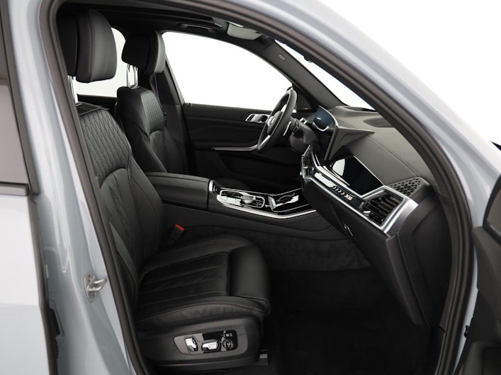 Vehicle image BMW X5