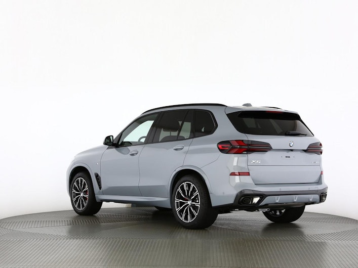 Vehicle image BMW X5