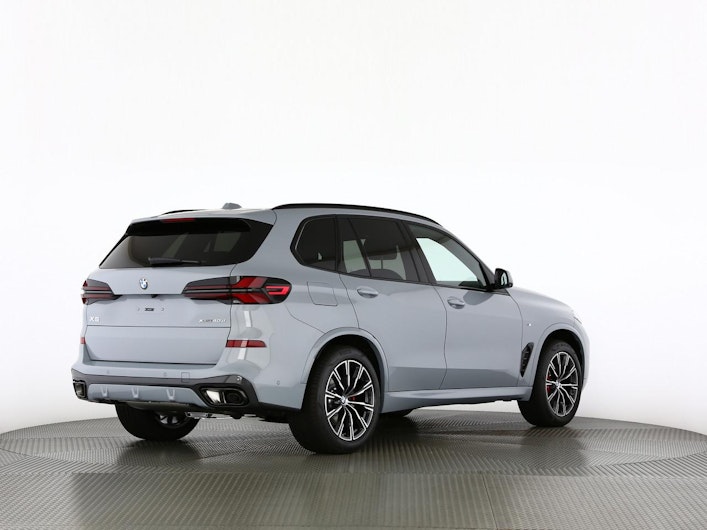 Vehicle image BMW X5