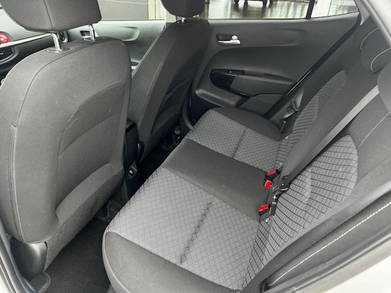 Vehicle image 6 Vehicle image 6