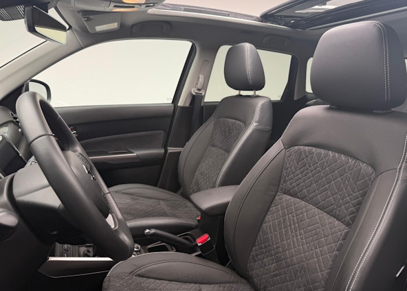 Vehicle image 5 Vehicle image 5