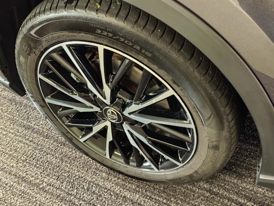 Vehicle image 10