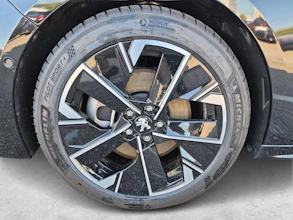 https://vehicle.imgix.net/4003471/530fda77-b7f2-4255-9111-ee3cb94ed699.jpg