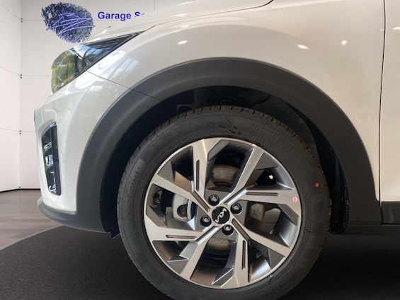 Vehicle image 13 Vehicle image 13