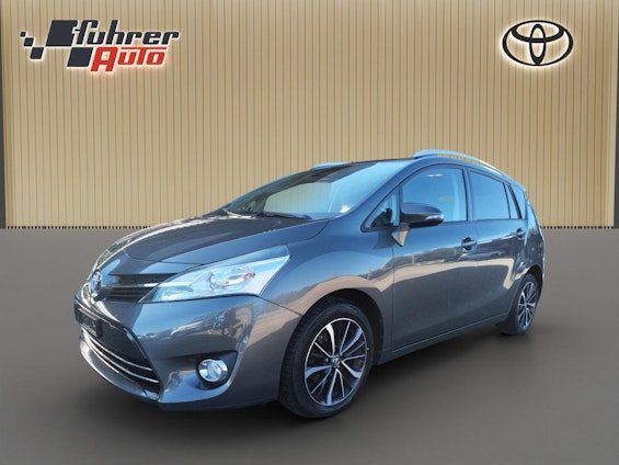 First vehicle image
