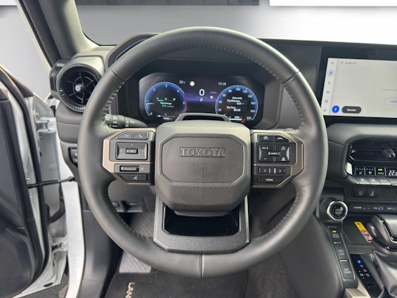 Vehicle image 9 Vehicle image 9