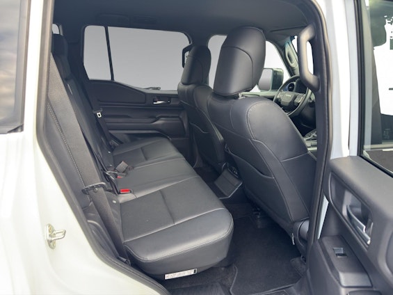 Vehicle image 13 Vehicle image 13