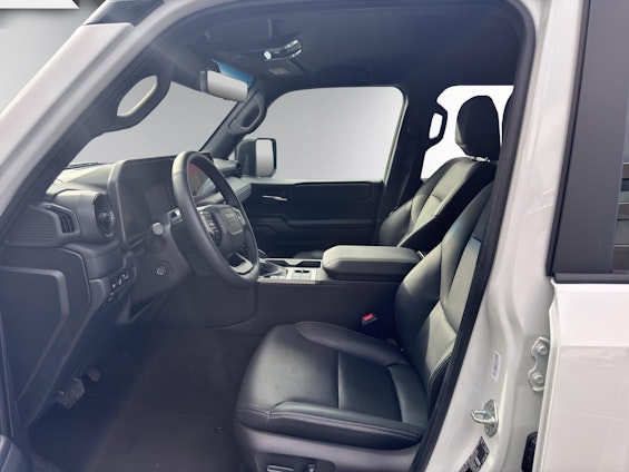 Vehicle image 8 Vehicle image 8