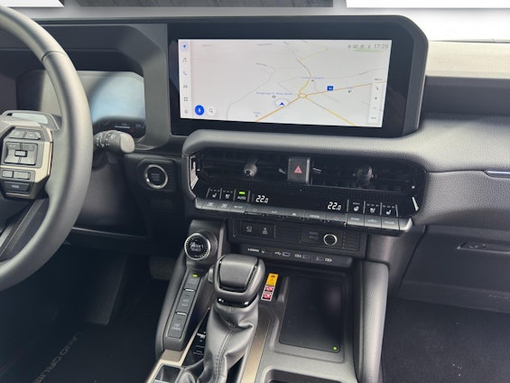 Vehicle image 16 Vehicle image 16