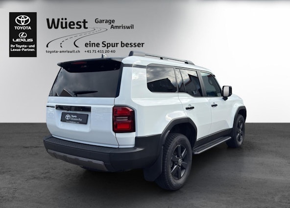 Vehicle image 4 Vehicle image 4