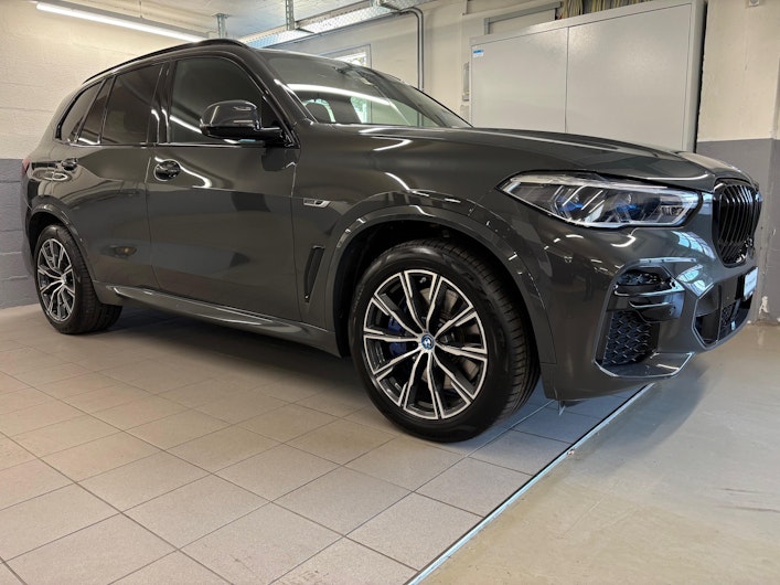 Vehicle image BMW X5