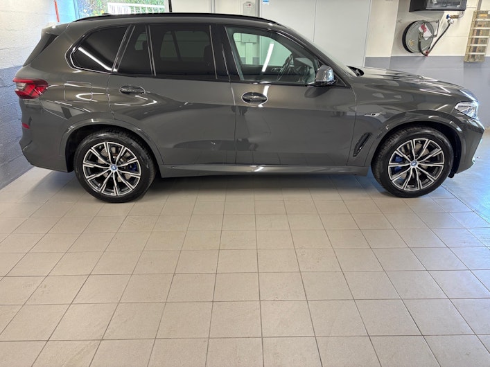 Vehicle image BMW X5