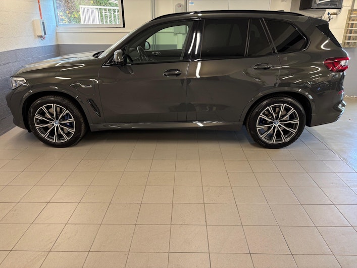 Vehicle image BMW X5