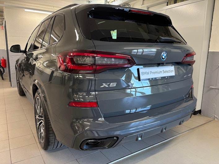 Vehicle image BMW X5