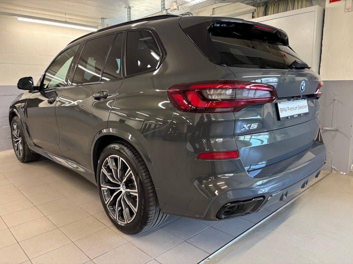 Vehicle image BMW X5