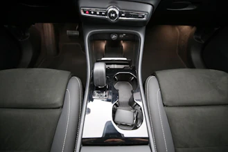 https://vehicle.imgix.net/4003797/561e80c2-3202-435f-90a0-690c1000225f.jpg