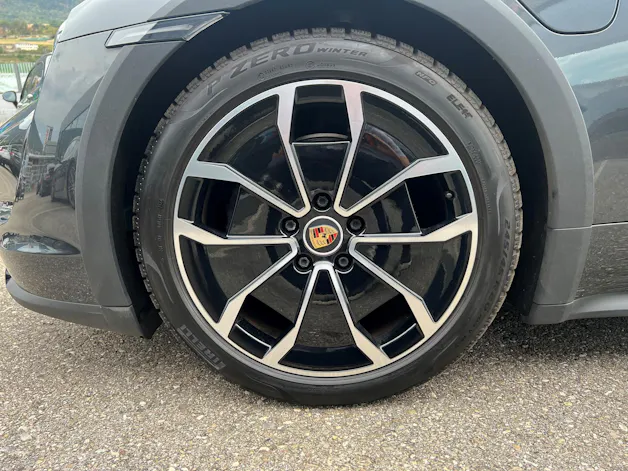 Porsche Taycan 4 Cross Turismo
