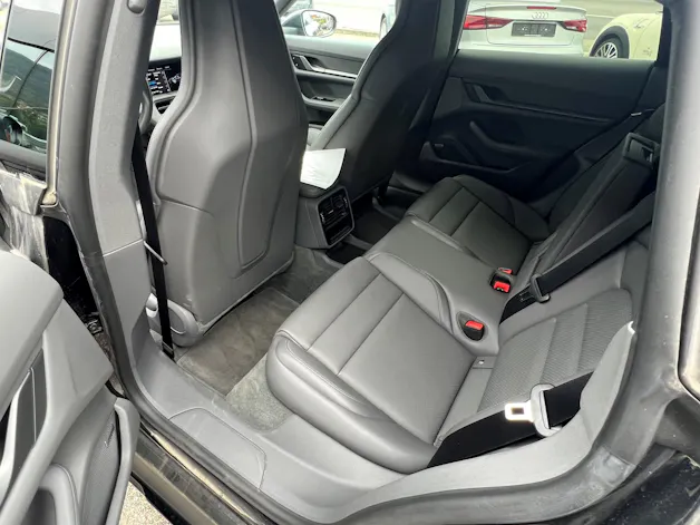 Porsche Taycan 4 Cross Turismo