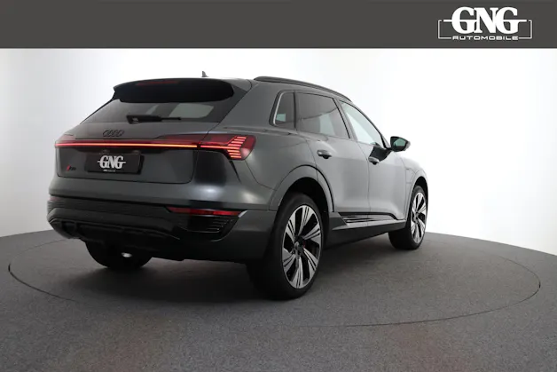 Audi Q8 55 e-tron Black Edition quattro