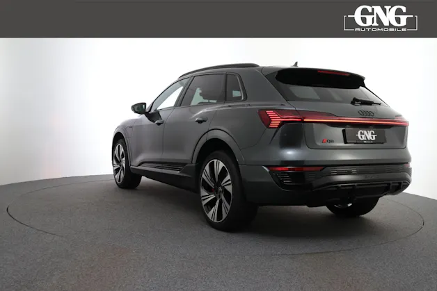 Audi Q8 55 e-tron Black Edition quattro