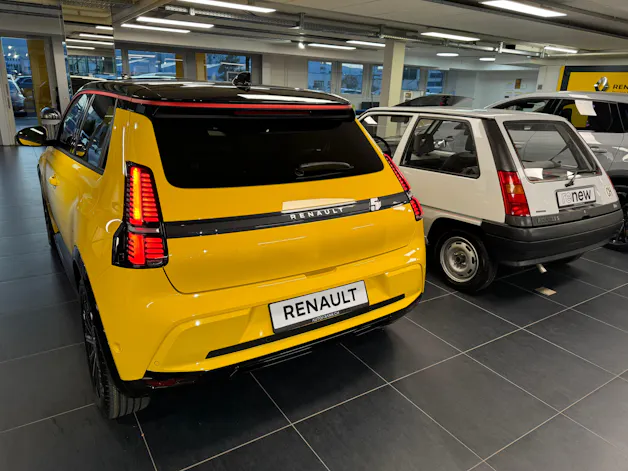 Renault R5 E-TECH 100% ELECTRIC iconic five 150PS Comfort Range