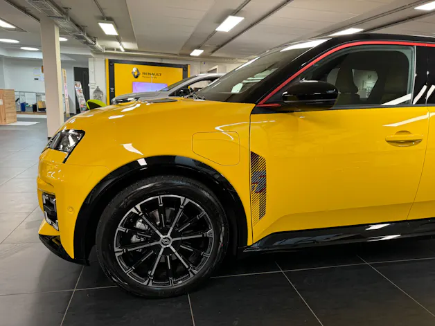 Renault R5 E-TECH 100% ELECTRIC iconic five 150PS Comfort Range