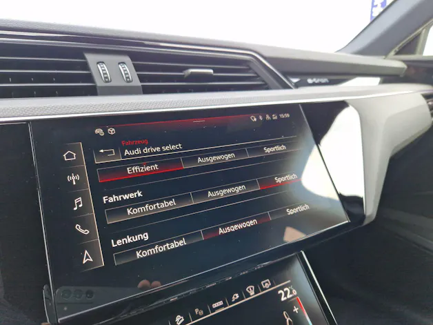 Audi Q8 50 e-tron Black Edition quattro Mythosschwarz Metallic