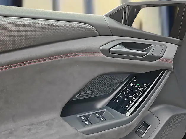 Audi S6 Avant e-tron quattro Mythosschwarz Metallic