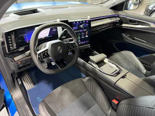 Renault RAFALE HYBRID E-TECH Atelier Alpine hyper hybrid E-Tech 4x4 300PS plug-in