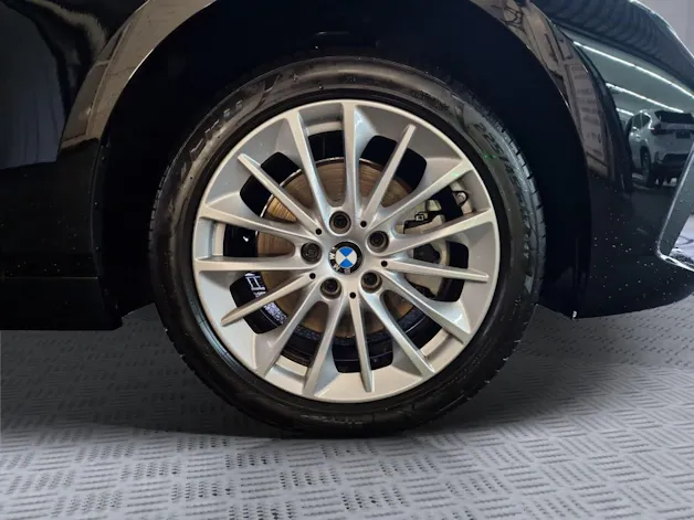BMW 118i Essential Edition Steptronic