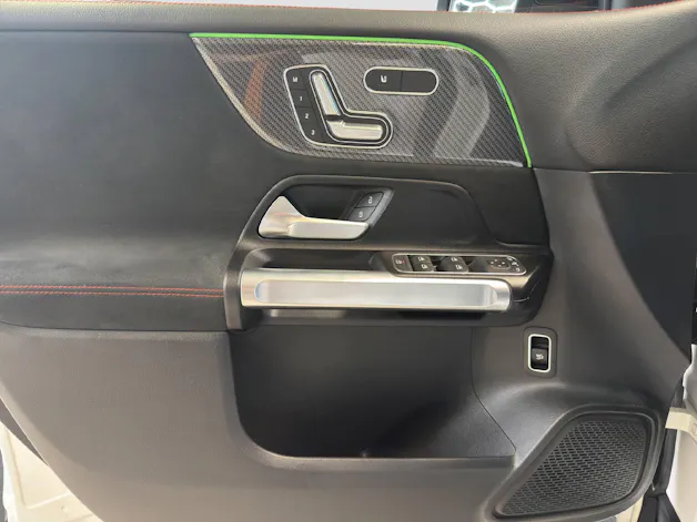 Mercedes-Benz GLB 220 AMG Line 4MATIC